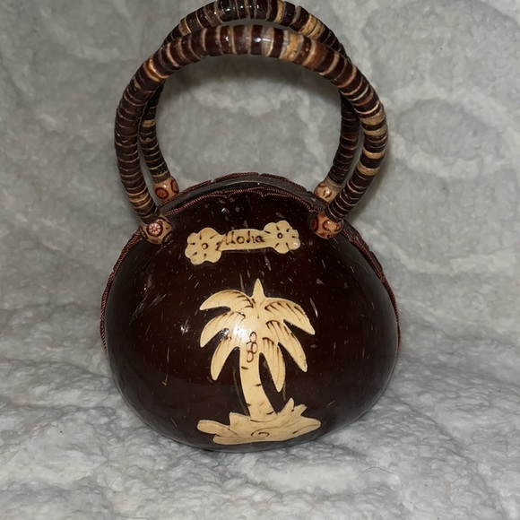 Mini coconut made in Hawaii ham bag with puka shell handles - Picture 2 of 4